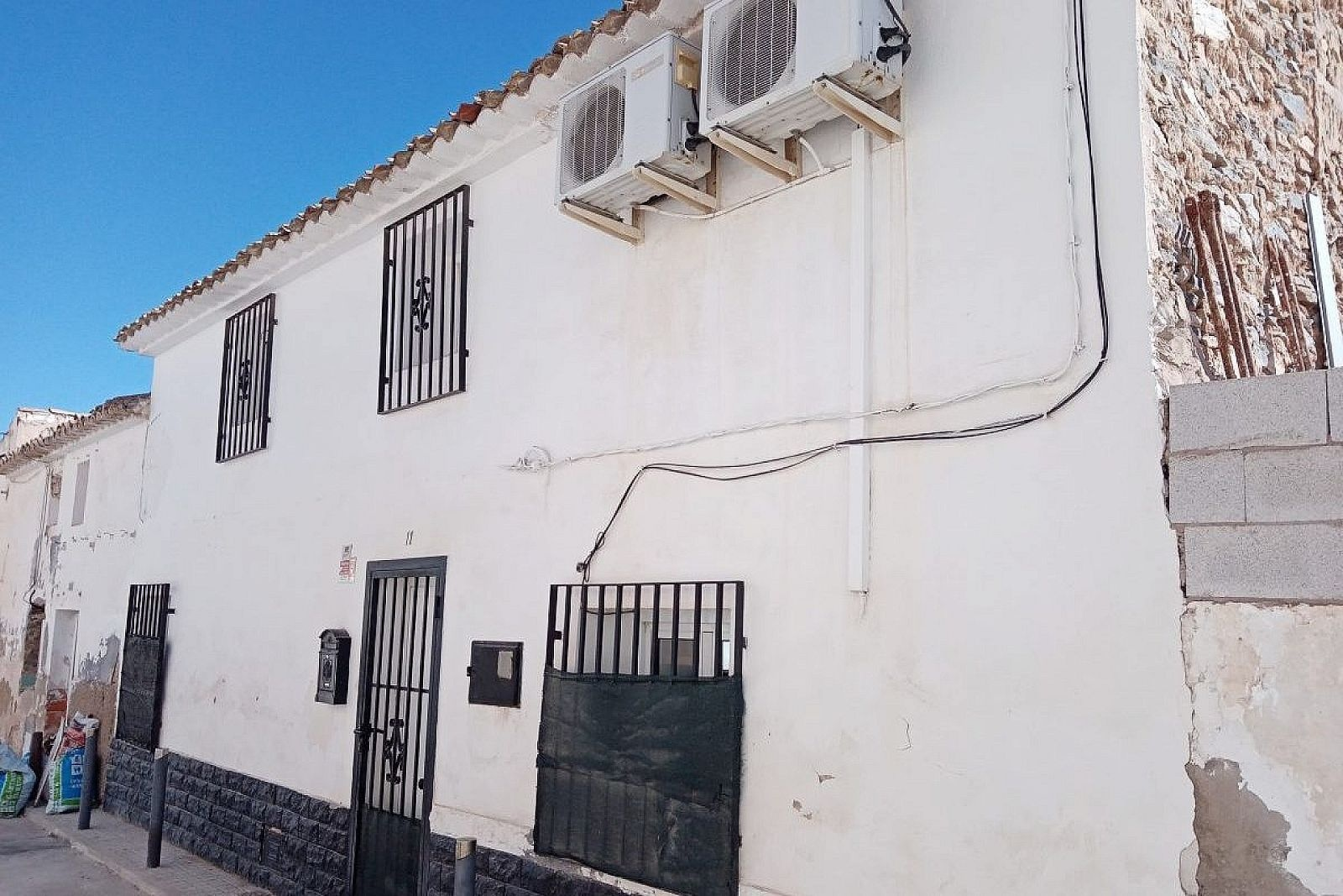 3-bedroom Townhouse In Sax, Spain (115 M²)