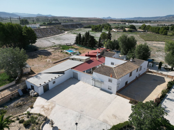 7-bedroom Country House In Villena, Spain (402 M²)