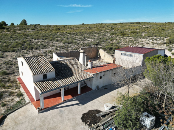 5-bedroom Country House In Caudete, Spain (161 M²)