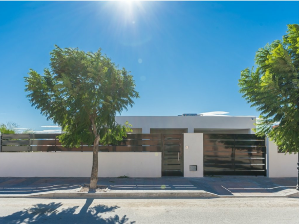 3-bedroom Villa In Fortuna, Spain (160 M²)