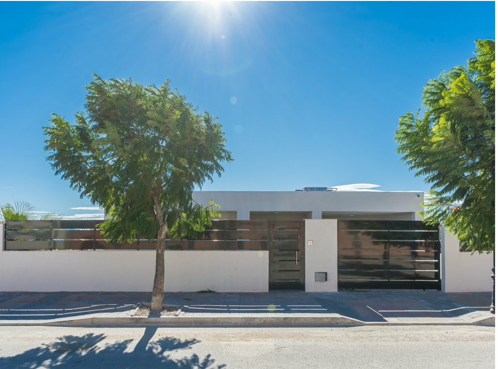 3-bedroom Villa In Fortuna, Spain (160 M²)