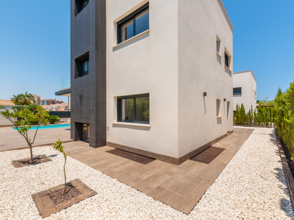 3-bedroom Villa In Villajoyosa, Spain (103 M²)