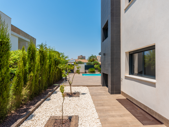 3-bedroom Villa In Villajoyosa, Spain (103 M²)