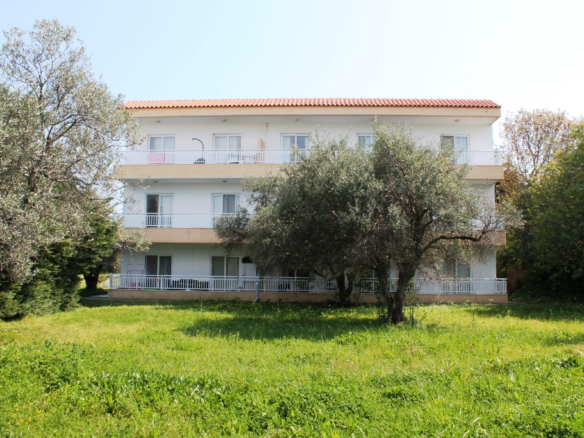 26-bedroom Hotel In Rhodes, Greece (1.300 M²)