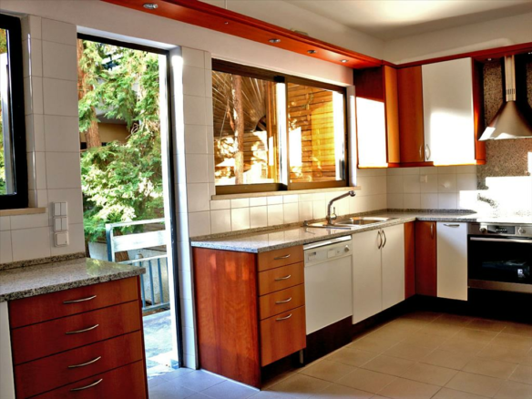 6-bedroom Detached House In Kifissia, Greece (405 M²)