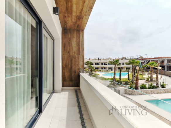 2-bedroom Penthouse In Torrevieja, Spain (176 M²)