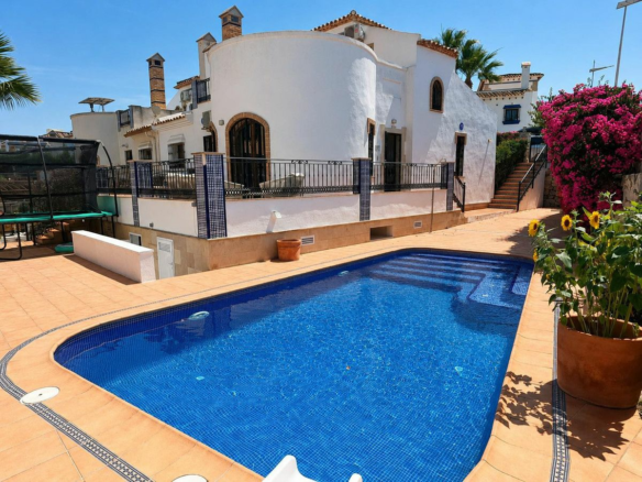 3-bedroom Villa In Algorfa, Spain (167 M²)