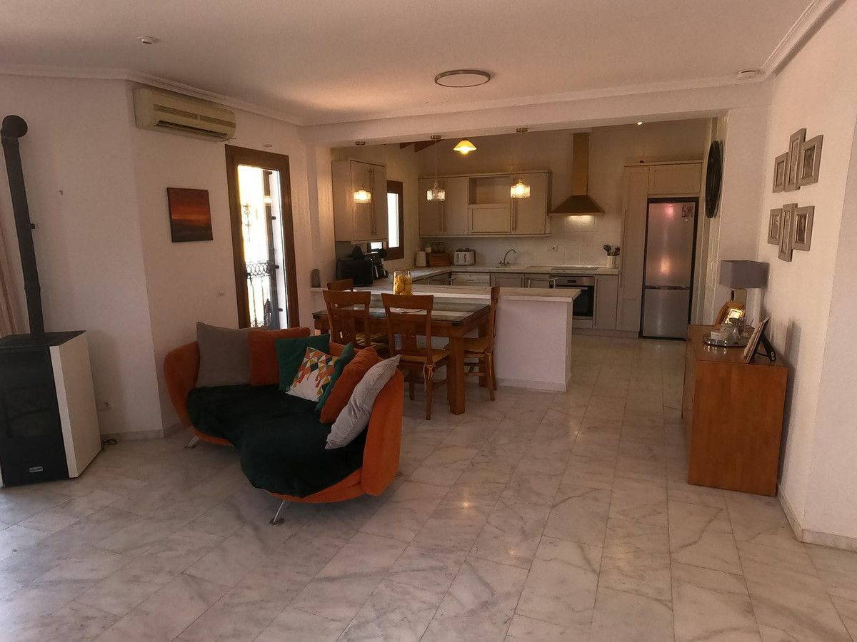 3-bedroom Villa In Algorfa, Spain (167 M²)