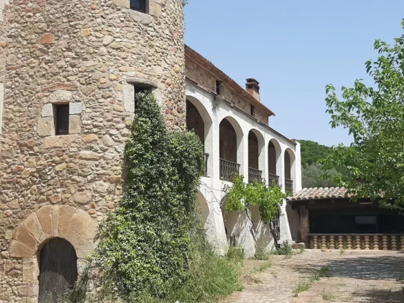 11-bedroom Countryhouse In Castell D’aro, Spain (1.141 M²)