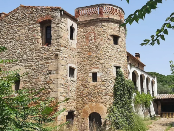 11-bedroom Countryhouse In Castell D’aro, Spain (1.141 M²)