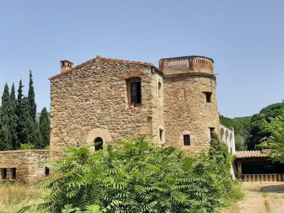 11-bedroom Countryhouse In Castell D’aro, Spain (1.141 M²)