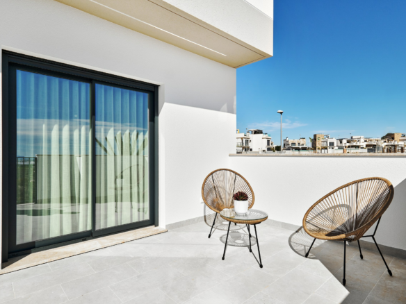 3-bedroom Villa In San Miguel De Salinas, Spain (237 M²)