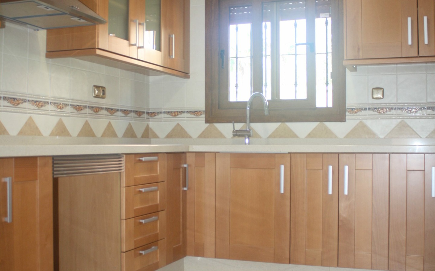 3-bedroom Villa In Torrevieja, Spain (319 M²)