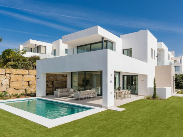 3-bedroom Villa In Casares, Spain (226 M²)