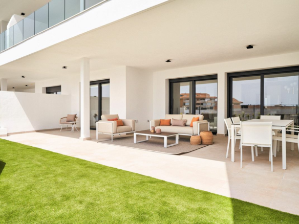 2-bedroom Apartment In Fuengirola, Spain (101 M²)