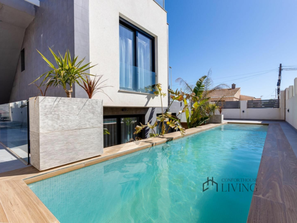 4-bedroom Villa In Torrevieja, Spain (310 M²)