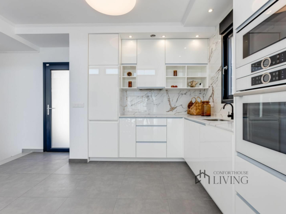 4-bedroom Villa In Torrevieja, Spain (310 M²)