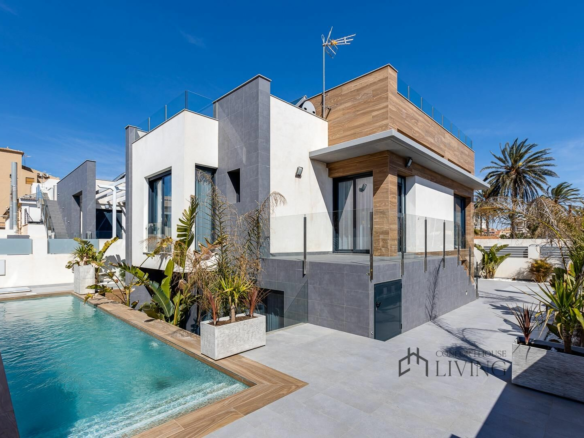 4-bedroom Villa In Torrevieja, Spain (310 M²)