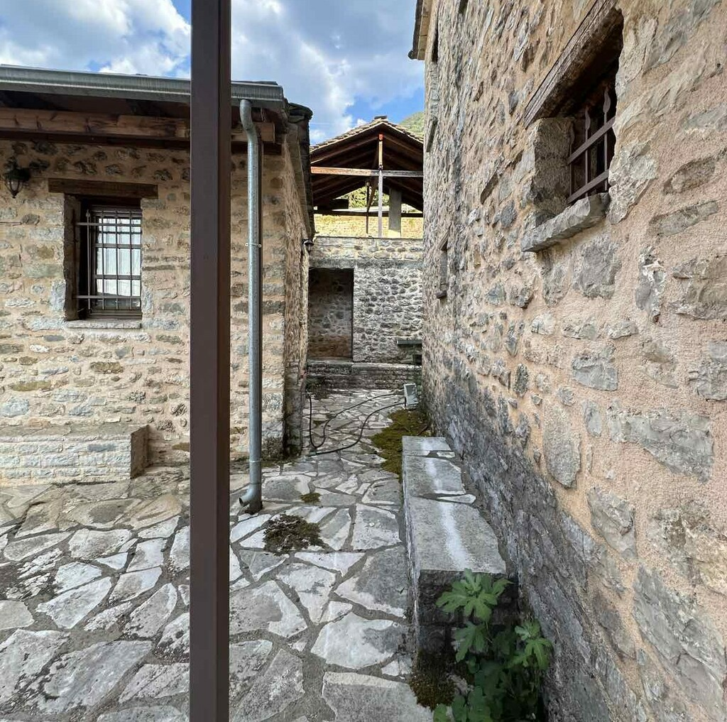 Hotel In Konitsa, Greece (310 M²)