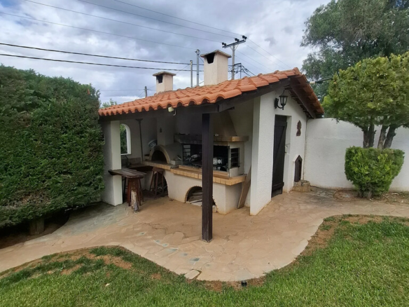 2-bedroom Detached House In Com. Skalas Oropou, Greece (165 M²)