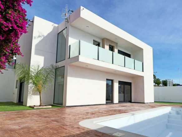 3-bedroom Villa In Fortuna, Spain (160 M²)