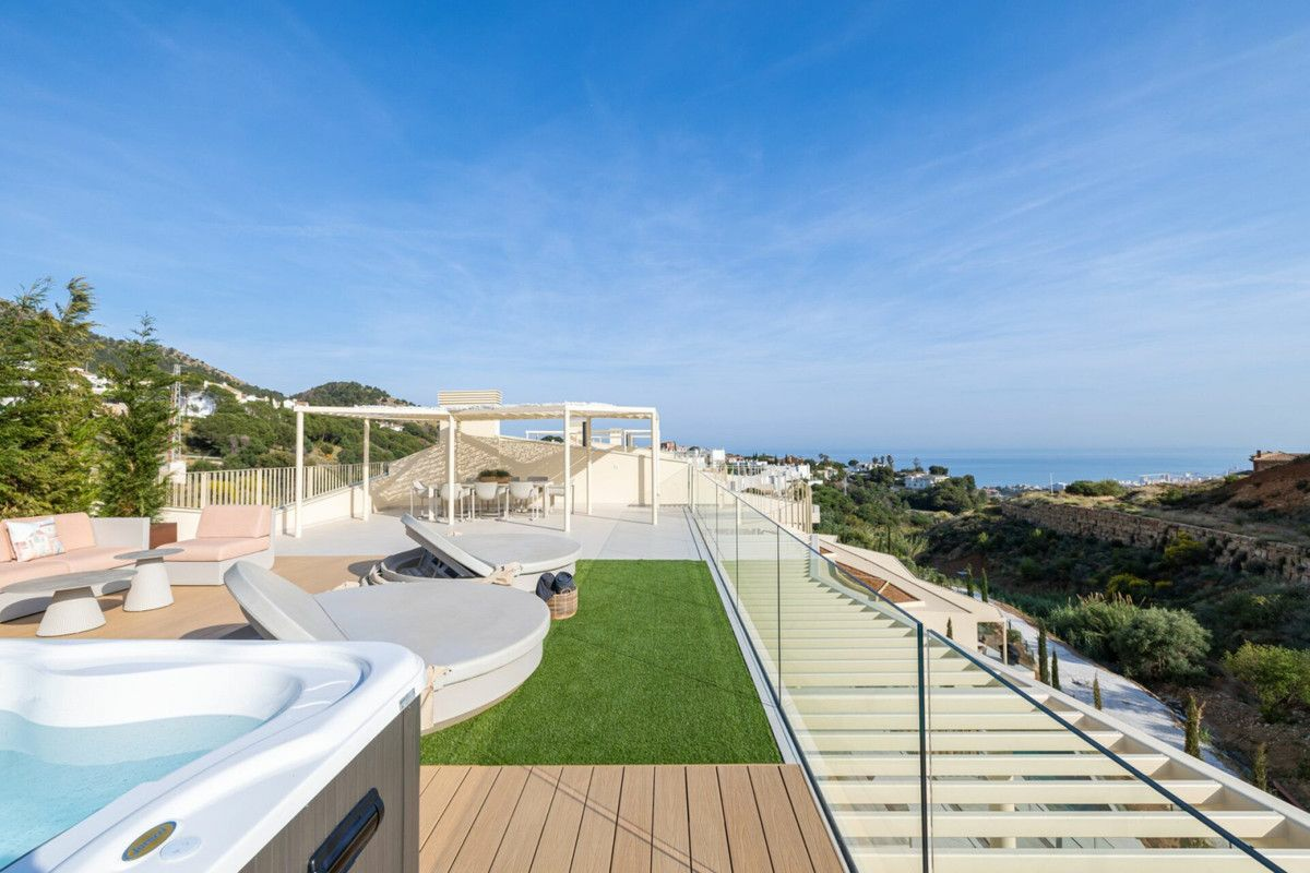 3-bedroom Apartment In Mijas, Spain (130 M²)
