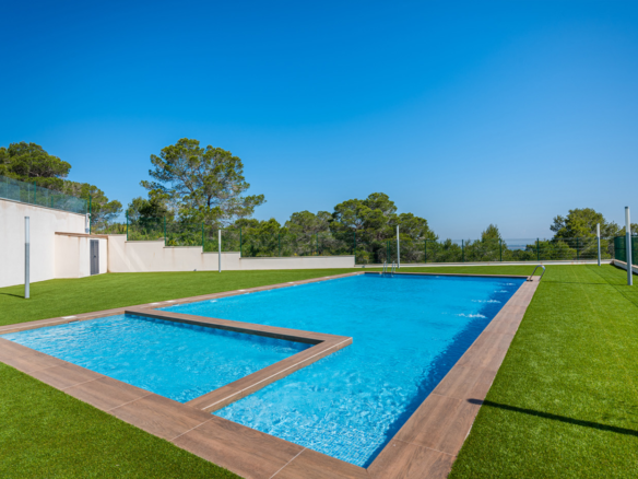 2-bedroom Bungalow In San Miguel De Salinas, Spain (163 M²)