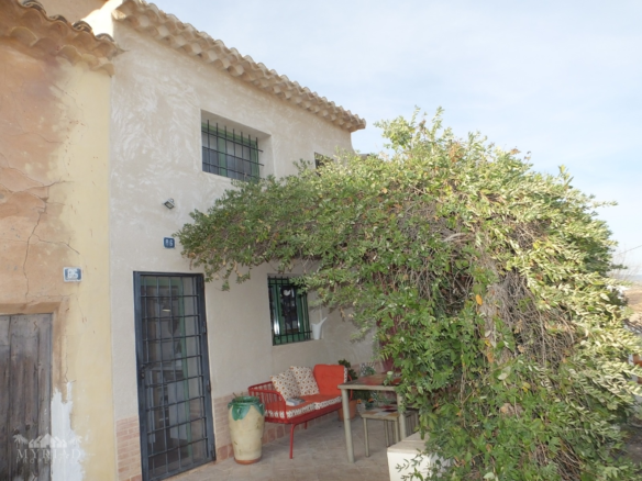 3-bedroom Country House In Pinoso, Spain