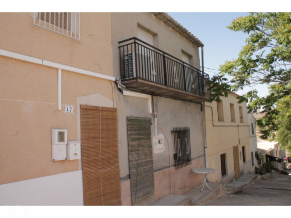 4-bedroom Townhouse In Yecla, Spain (138 M²)