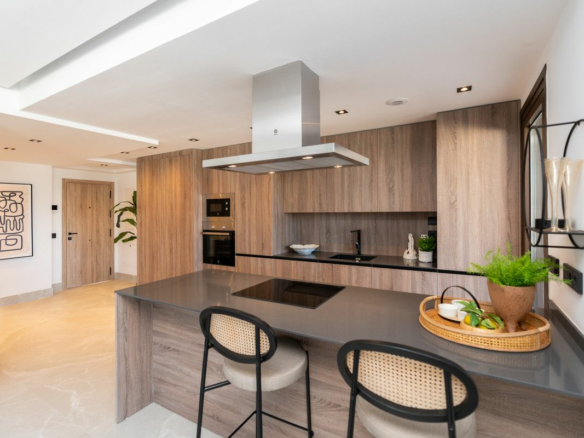 3-bedroom Apartment In Istan, Spain (110 M²)