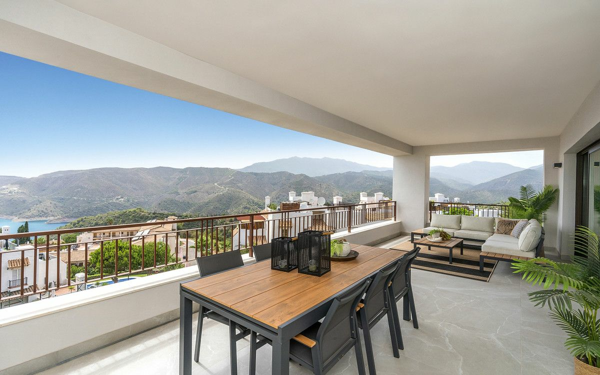 3-bedroom Apartment In Istan, Spain (110 M²)