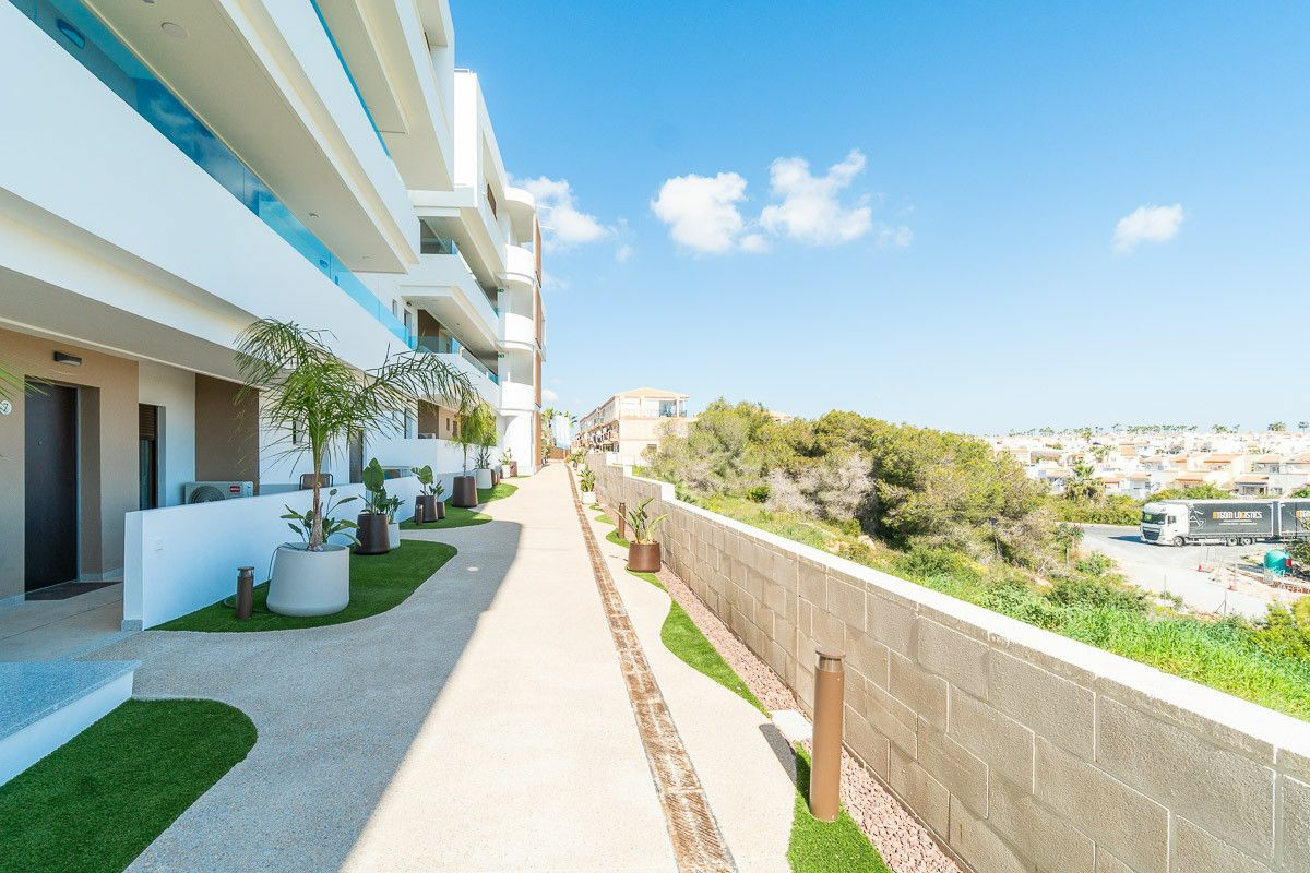 3-bedroom Apartment In Orihuela Costa, Spain (124 M²)