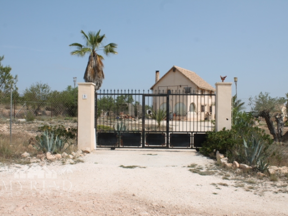 4-bedroom Country House In Pinoso, Spain