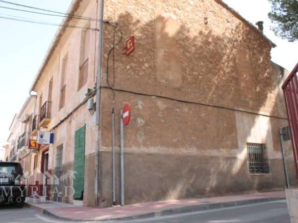 5-bedroom Townhouse In Pinoso, Spain (136 M²)