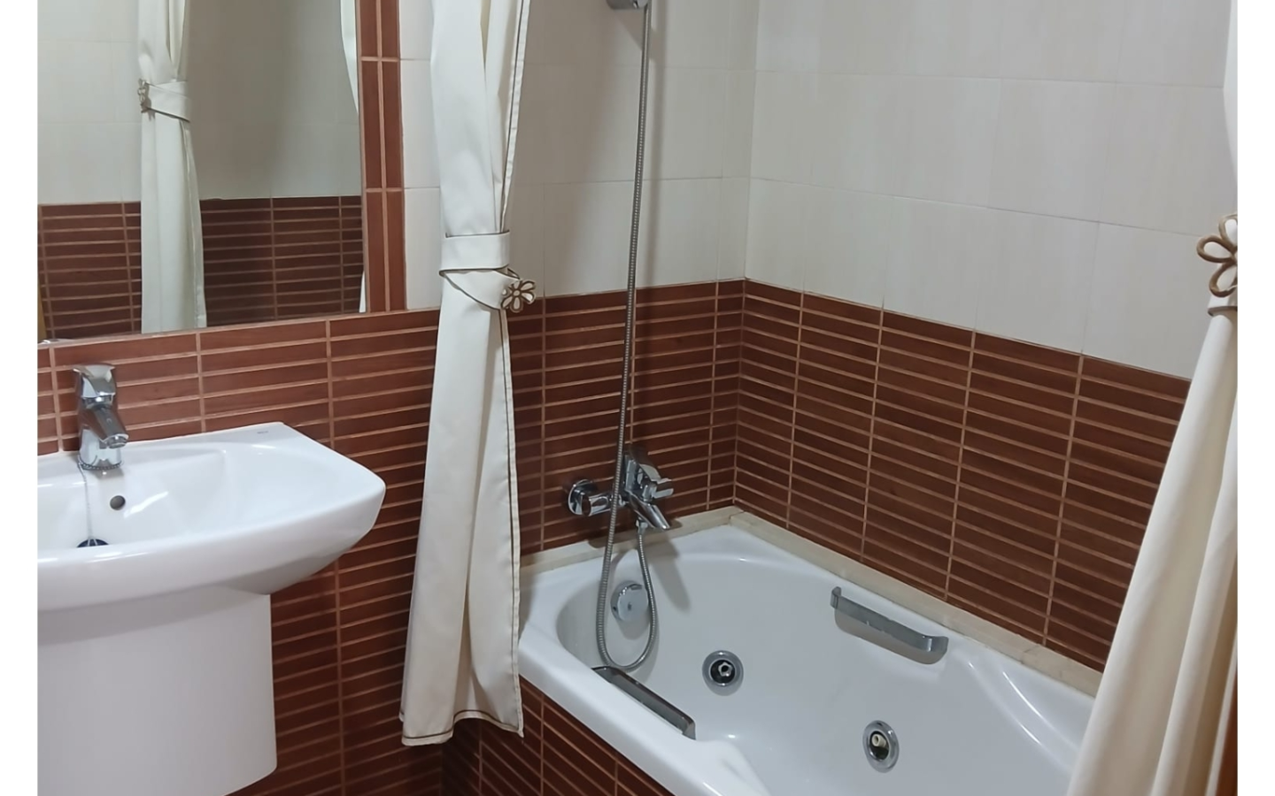 3-bedroom Apartment In Pinoso, Spain (70 M²)