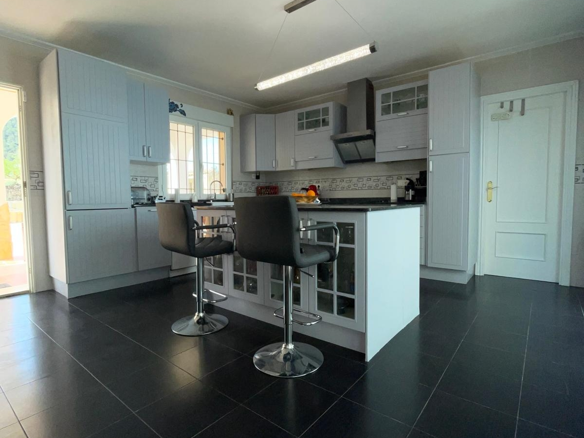 6-bedroom Detached Villa In Pinoso, Spain (453 M²)