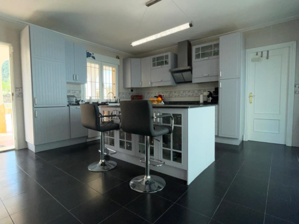 6-bedroom Detached Villa In Pinoso, Spain (453 M²)