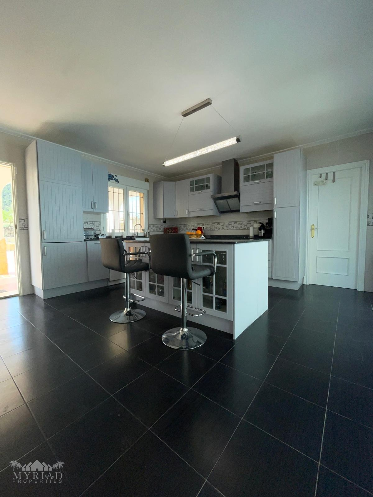 6-bedroom Detached Villa In Pinoso, Spain (453 M²)