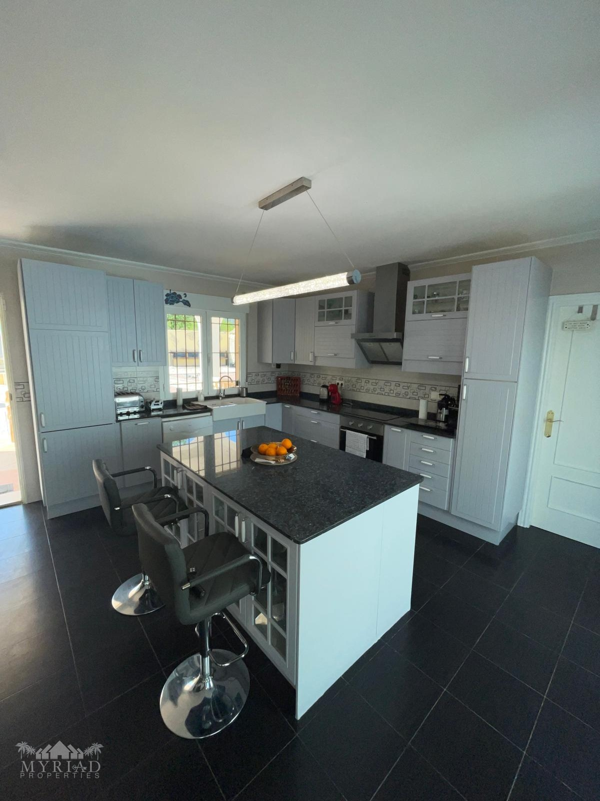 6-bedroom Detached Villa In Pinoso, Spain (453 M²)