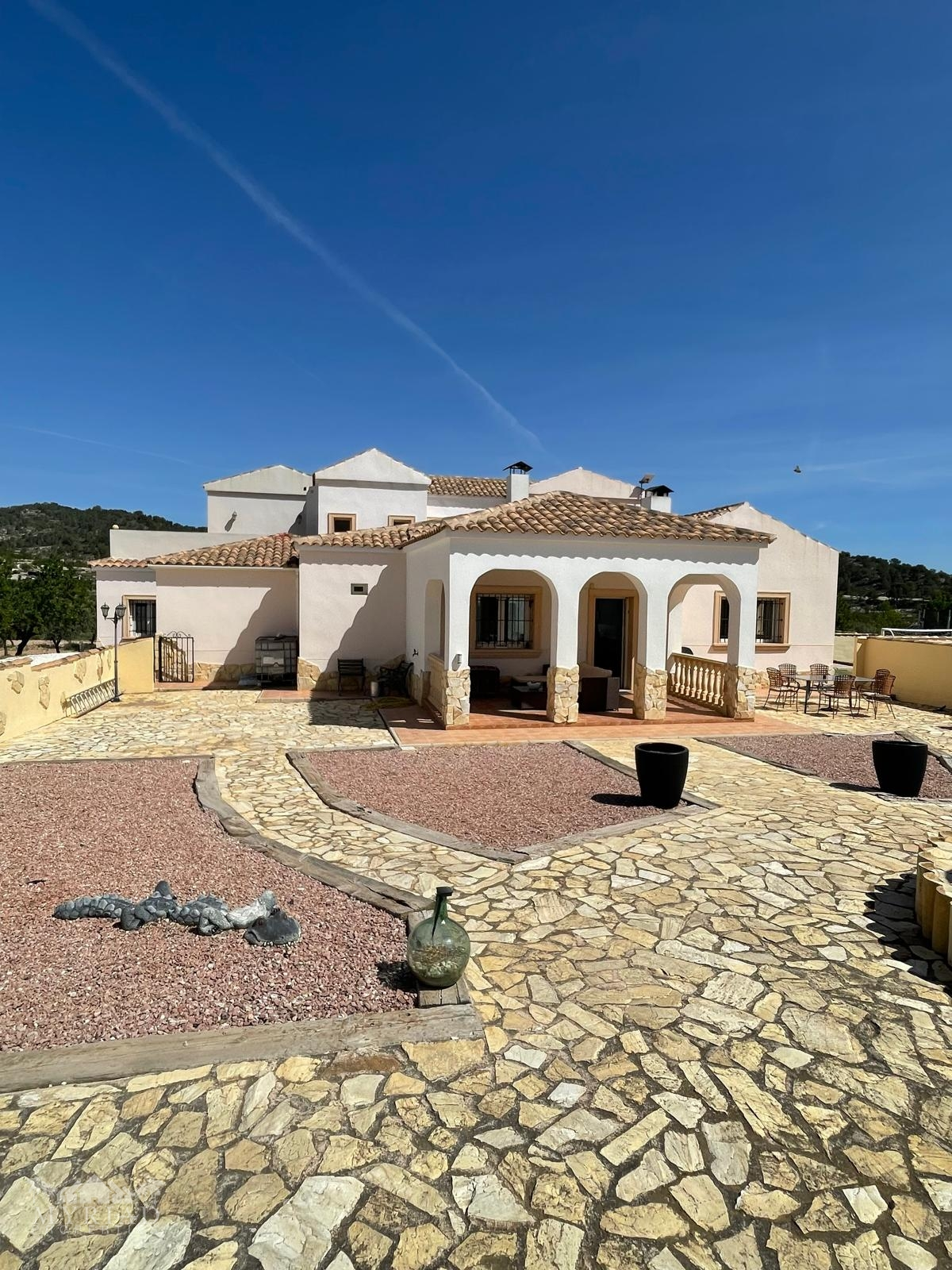 6-bedroom Detached Villa In Pinoso, Spain (453 M²)