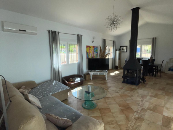 6-bedroom Detached Villa In Pinoso, Spain (453 M²)