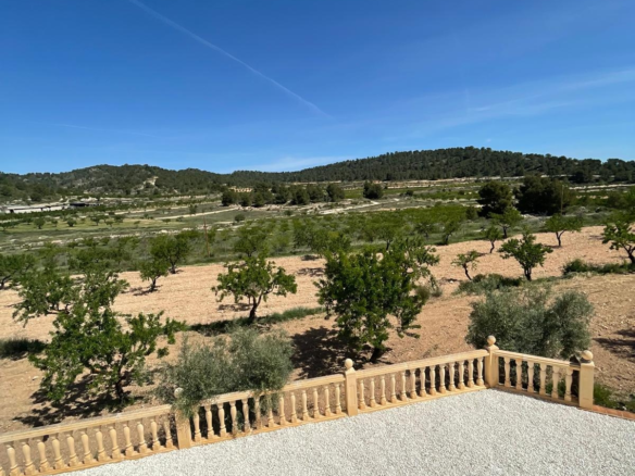 6-bedroom Detached Villa In Pinoso, Spain (453 M²)