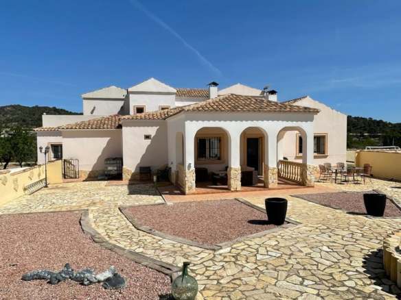 6-bedroom Detached Villa In Pinoso, Spain (453 M²)