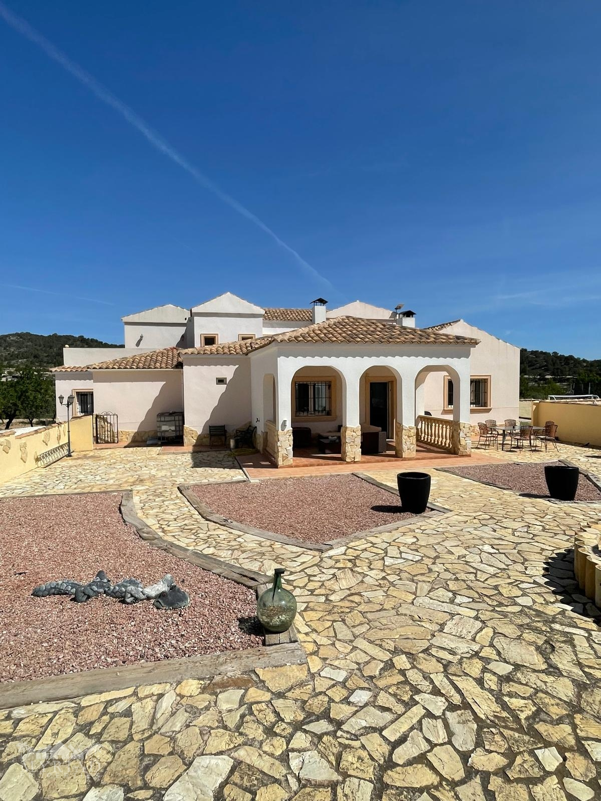 6-bedroom Detached Villa In Pinoso, Spain (453 M²)