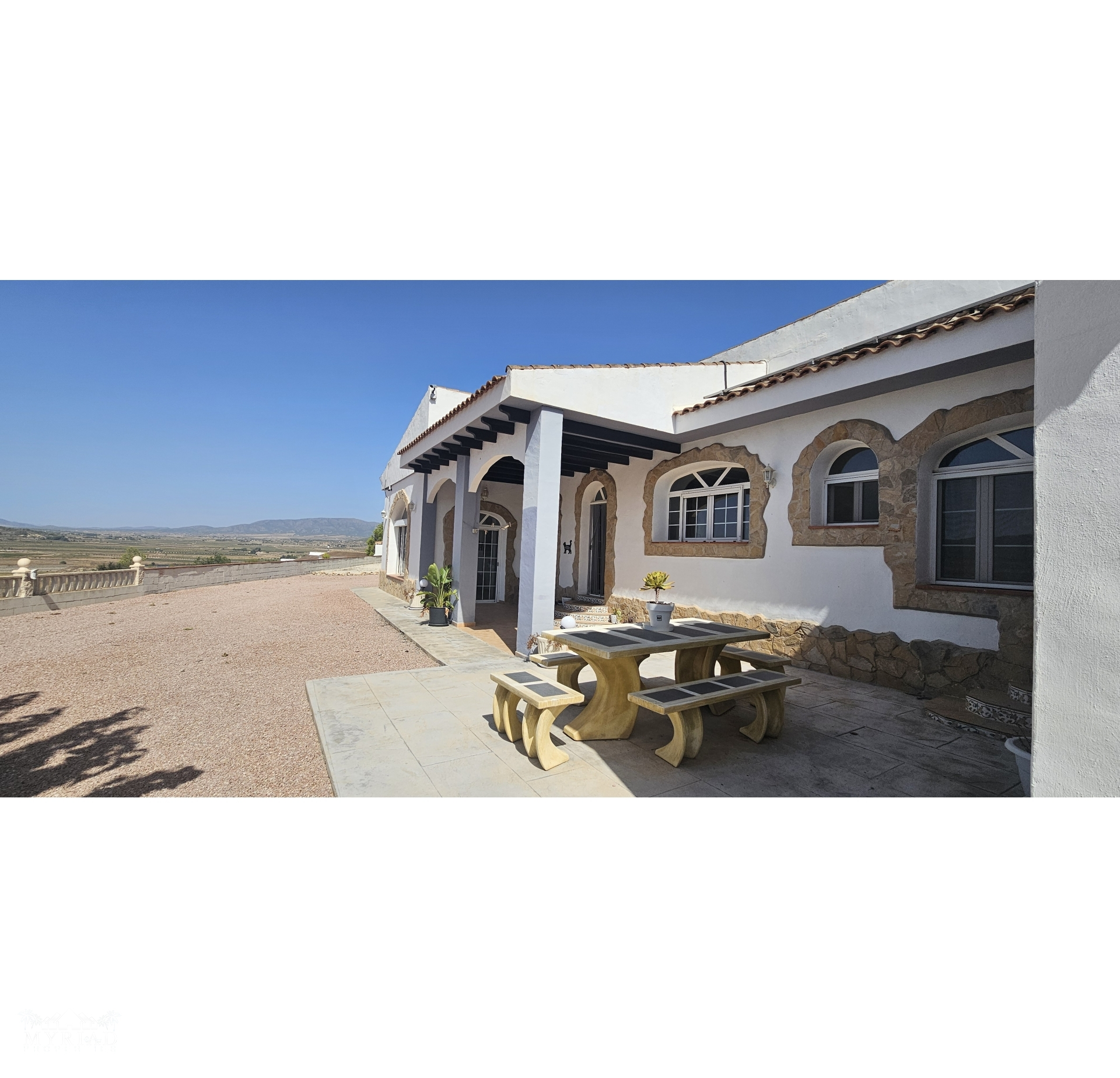 4-bedroom Country House In Mon&oacute;var, Spain