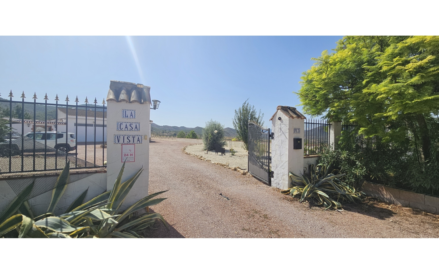 4-bedroom Country House In Mon&oacute;var, Spain