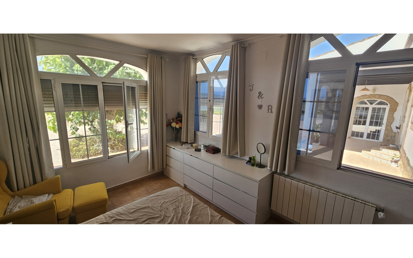 4-bedroom Country House In Mon&oacute;var, Spain