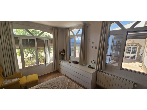 4-bedroom Country House In Mon&oacute;var, Spain