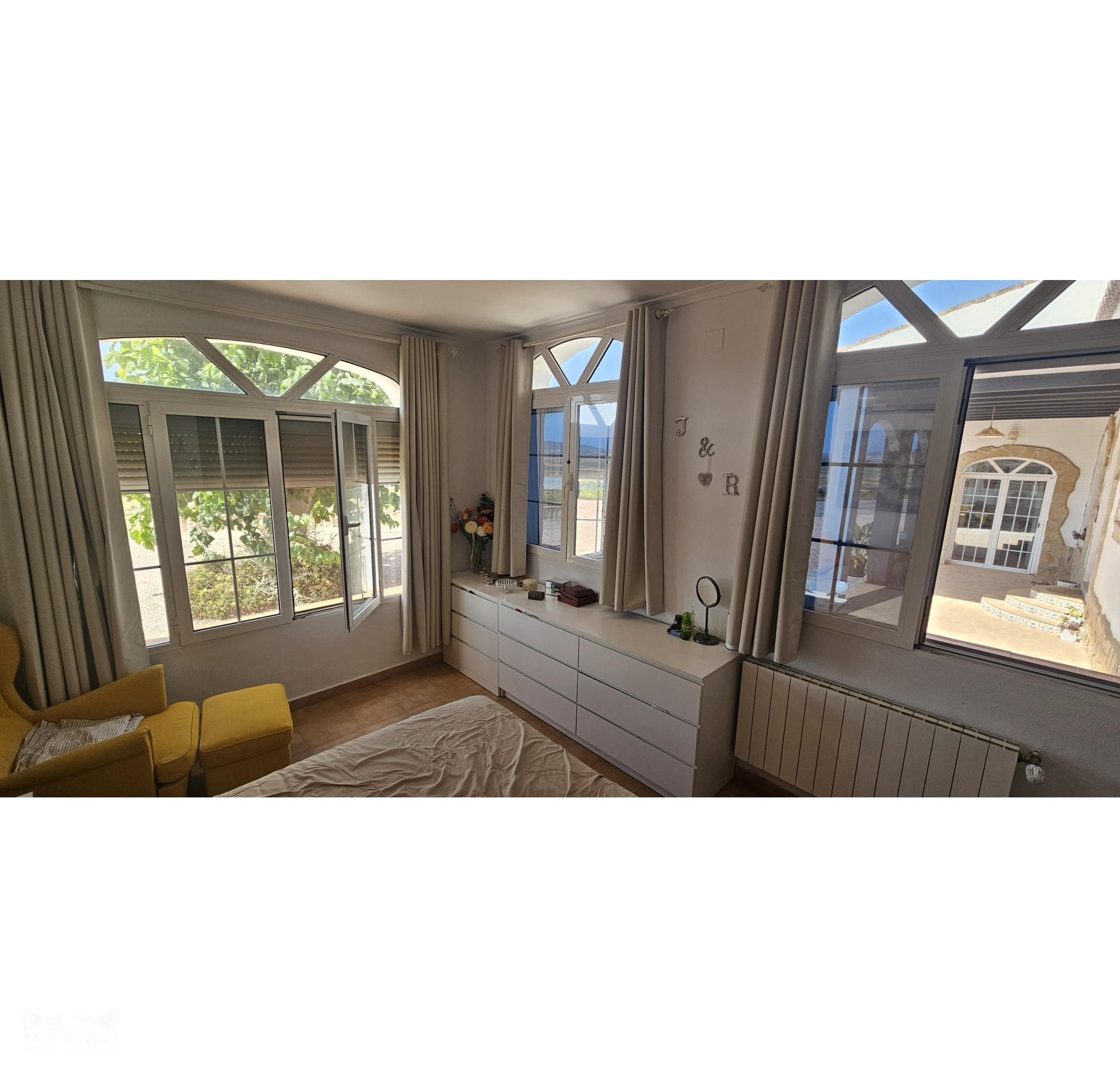 4-bedroom Country House In Mon&oacute;var, Spain