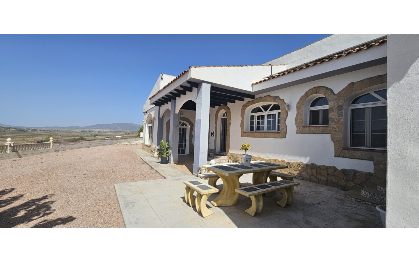 4-bedroom Country House In Mon&oacute;var, Spain